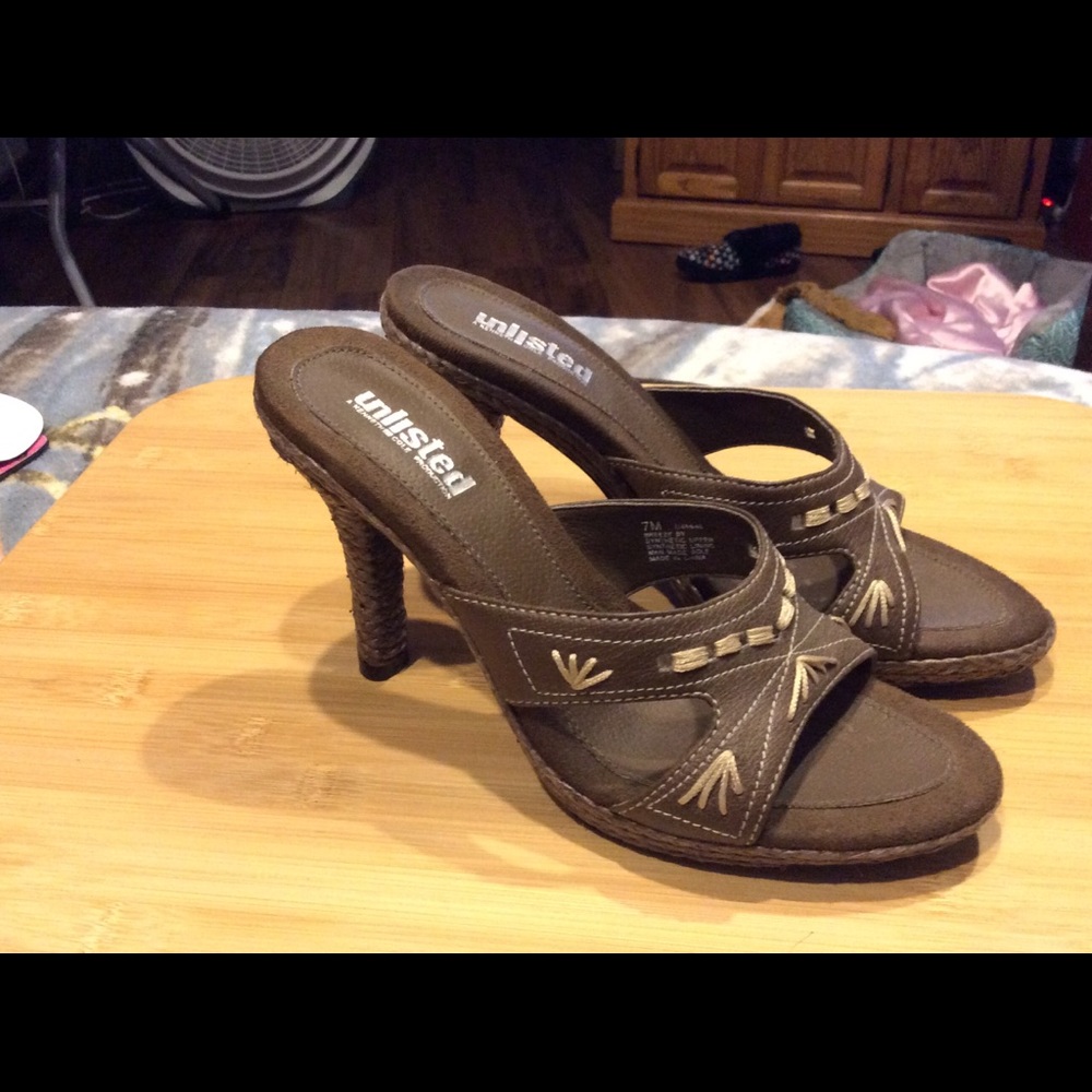 4 inch heels, open toed, slip on